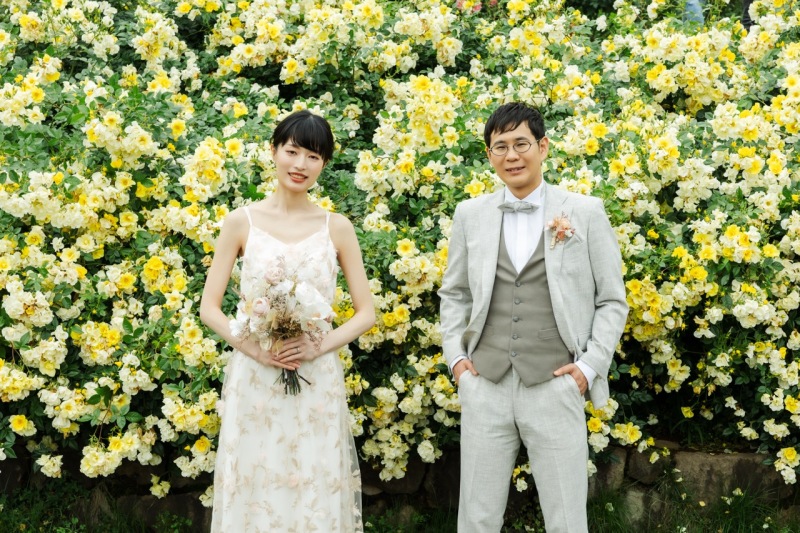 おとぎばなしのようなバラ園ロケーション