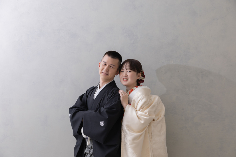 寄り添い合って