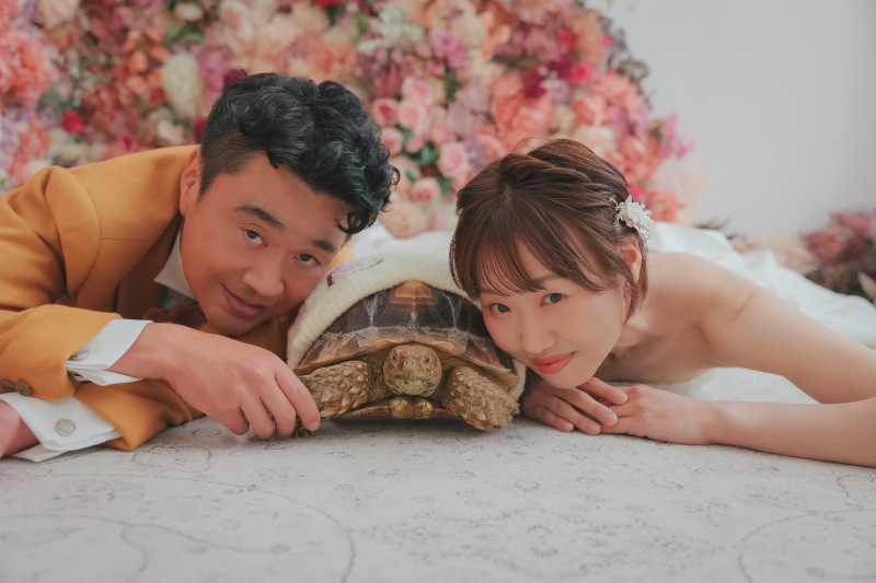 お花の前で!リクガメちゃんを挟んでほっこり