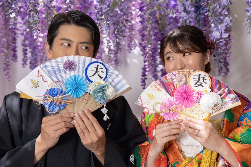 目線だけチラリ!