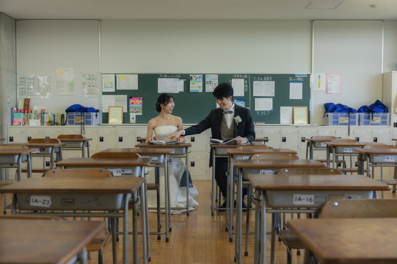 絵本を読むおふたり