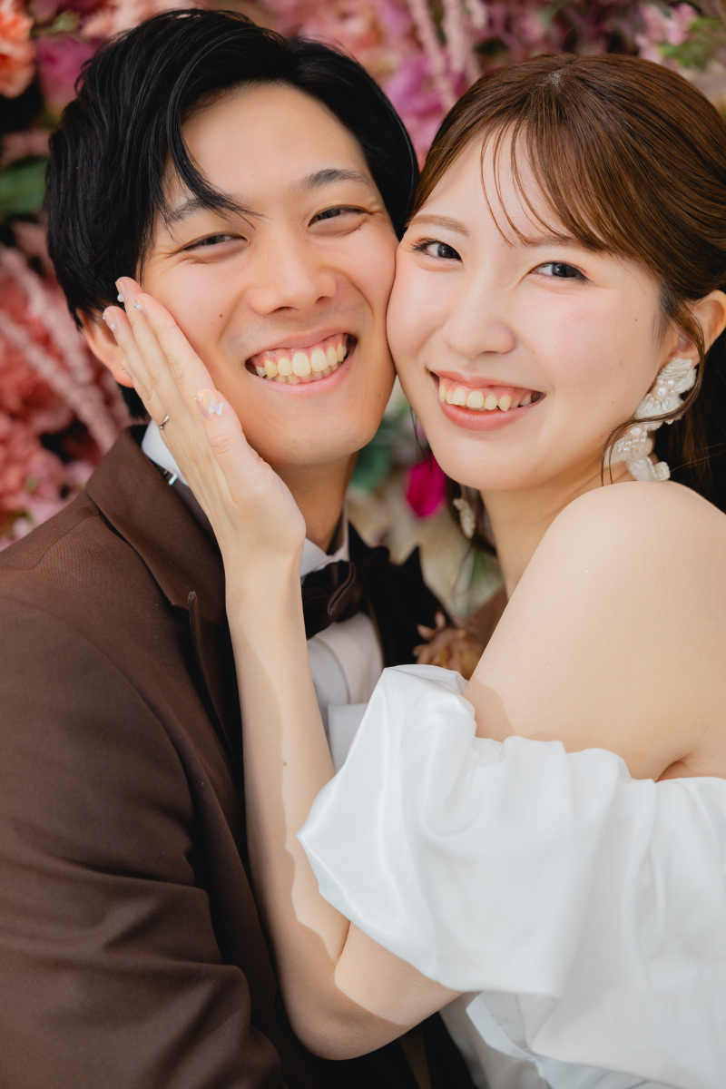 顔を寄せて