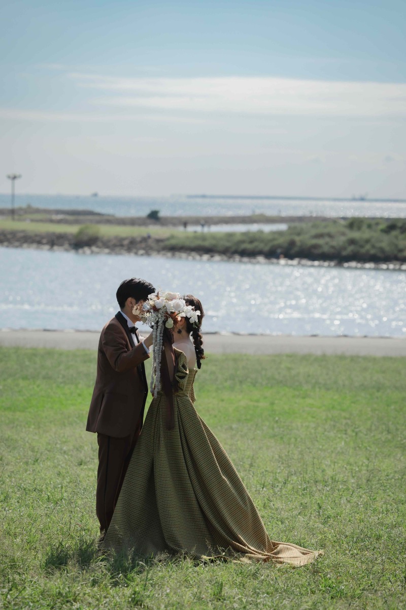 ブラウン&times;カラードレス