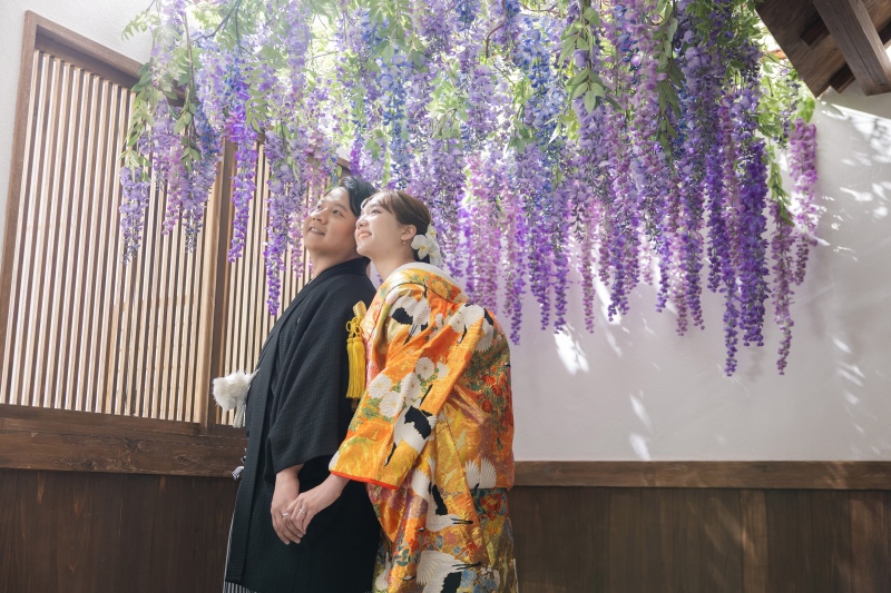 自然光のような木漏れ日と藤の花と・・・