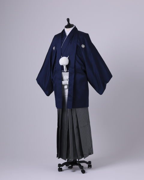 ご新郎様のお衣装もおしゃれなデザイン豊富です!