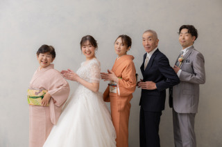 ご列席いただいたご家族の皆さんと一緒に、前ならえ〜！！ノリノリなお母さんも完璧でした⭐︎