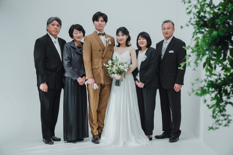 【今なら土日祝日UP料金無料!】晴れ姿で家族と思い出に残る時間を過ごす◎家族フォトウェディング