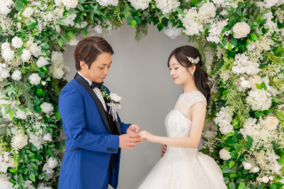  【洋装スタジオ】洗練されたおふたりの瞬間