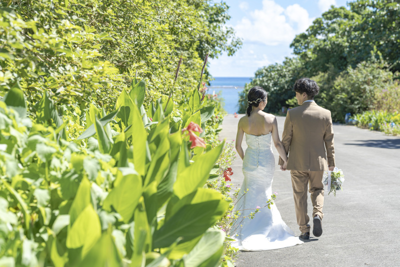 南国のグリーンや鮮やかな花がたくさん
