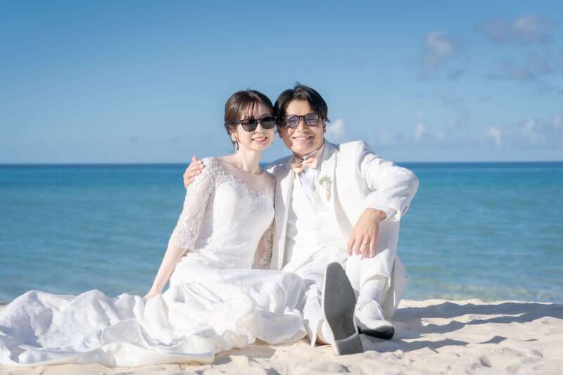 遊び心あるサングラスショットも