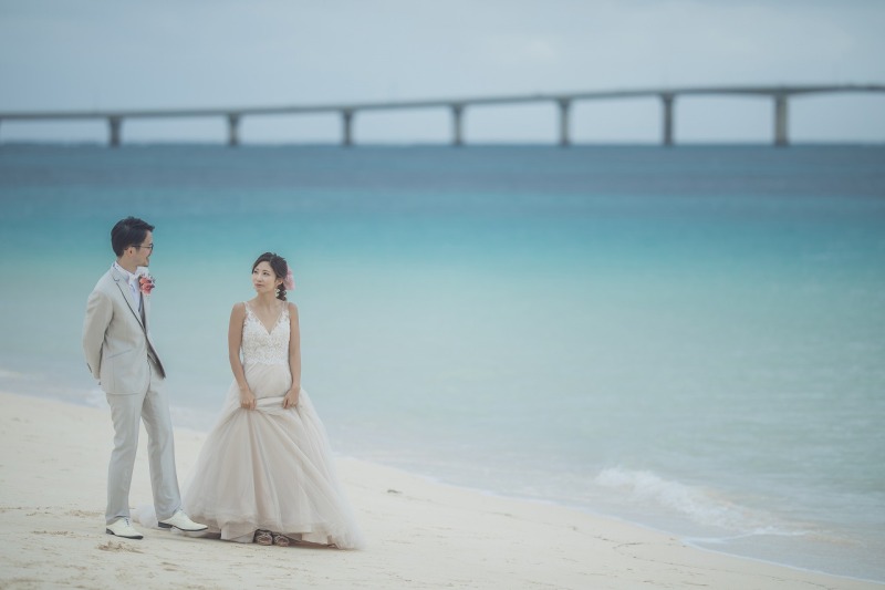 来間大橋をバックに前浜ビーチ撮影