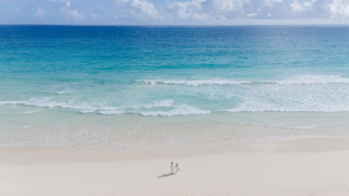 沖縄ならではの美しい海や大自然をドローンで