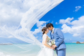 青い海青い空の中でおふたりらしい撮影をさせていただきます