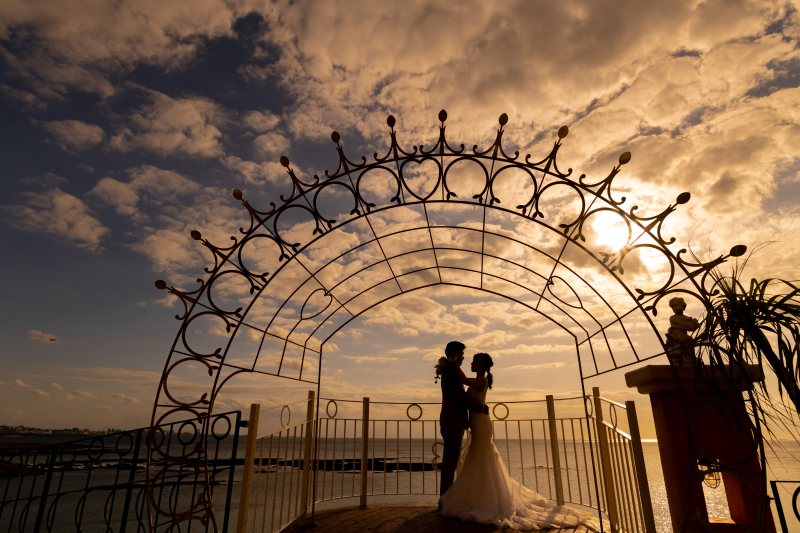 【沖縄本島】沖縄だからこそ叶えたい!\オレンジに輝くサンセット撮影付★*/選べるドレス&安心のプロヘアメイク付