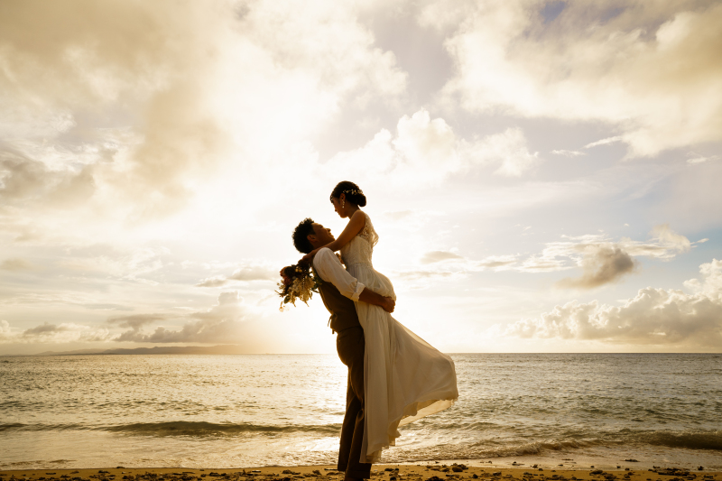 【石垣島】沖縄だからこそ叶えたい!\オレンジに輝くサンセット撮影付★*/選べるドレス&安心のプロヘアメイク付