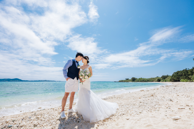 【沖縄本島】\エメラルドブルーに輝く海★/憧れのビーチフォトを7万円台で叶えられる♪衣装選び放題&プロヘアメイク付!