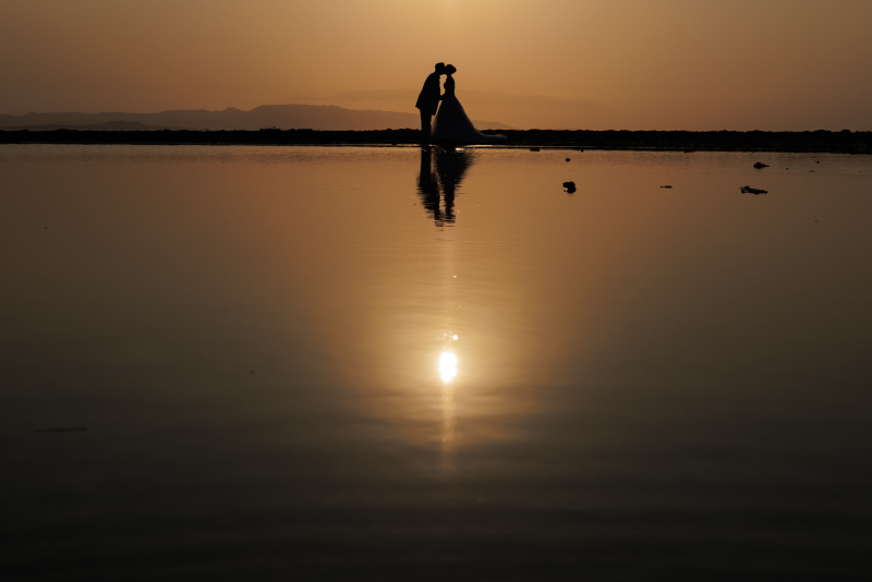 【宮古島】沖縄だからこそ叶えたい!\オレンジに輝くサンセット撮影付★*/選べるドレス&安心のプロヘアメイク付