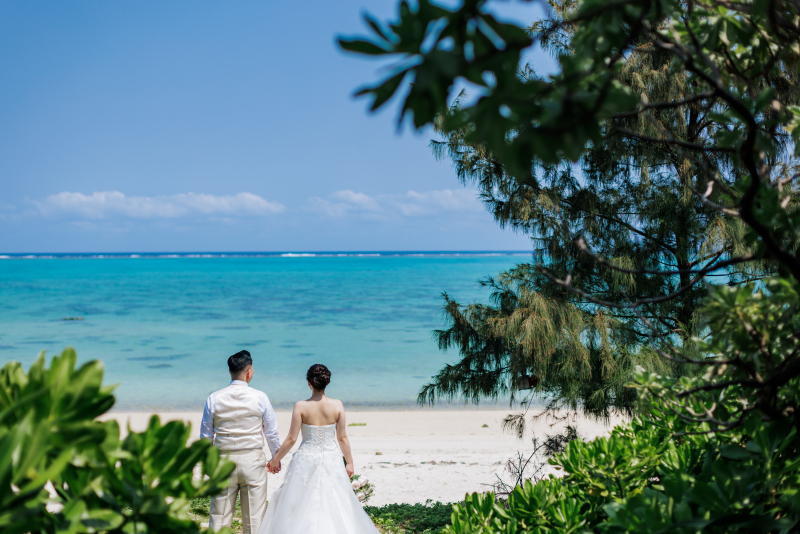 【石垣島】\亜熱帯の自然を満喫/ビーチ&亜熱帯グリーンフォト♪選び放題のドレス&ヘアメイクもすべて込♪