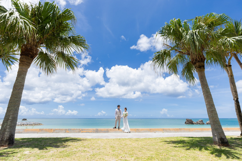 【沖縄本島】\南国リゾートを満喫♪/ビーチ&亜熱帯グリーンフォト♪選び放題のドレス&ヘアメイクもすべて込♪