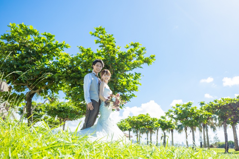 【沖縄本島】\南国リゾートを満喫♪/ビーチ&亜熱帯グリーンフォト♪選び放題のドレス&ヘアメイクもすべて込♪