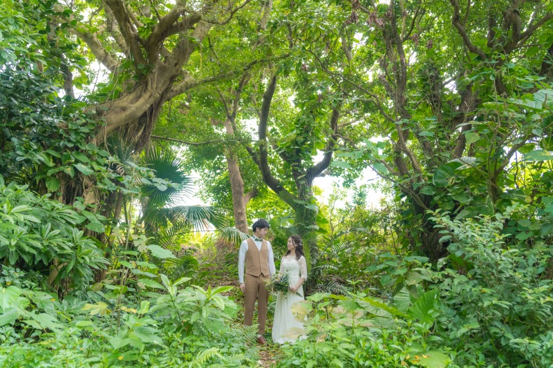 【石垣島】\亜熱帯の自然を満喫/ビーチ&亜熱帯グリーンフォト♪選び放題のドレス&ヘアメイクもすべて込♪