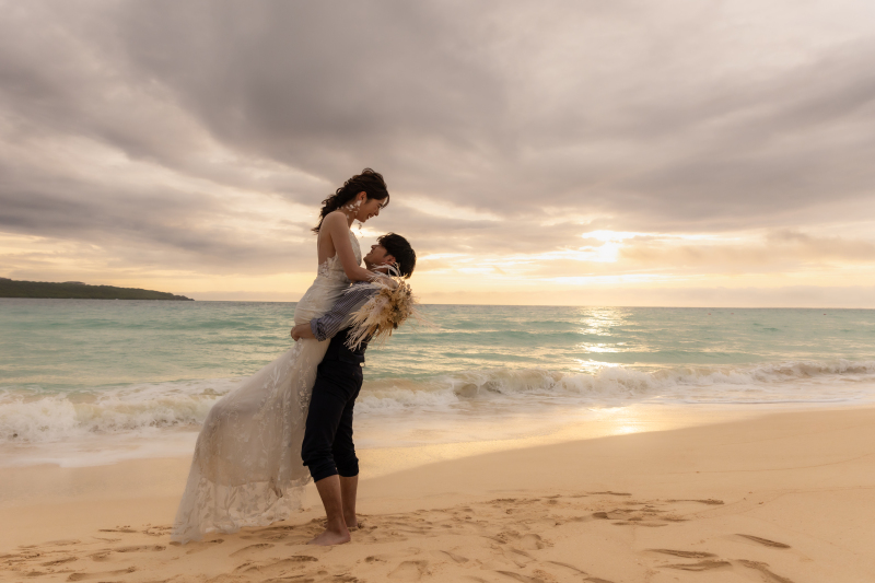 【石垣島】沖縄だからこそ叶えたい!\オレンジに輝くサンセット撮影付★*/選べるドレス&安心のプロヘアメイク付