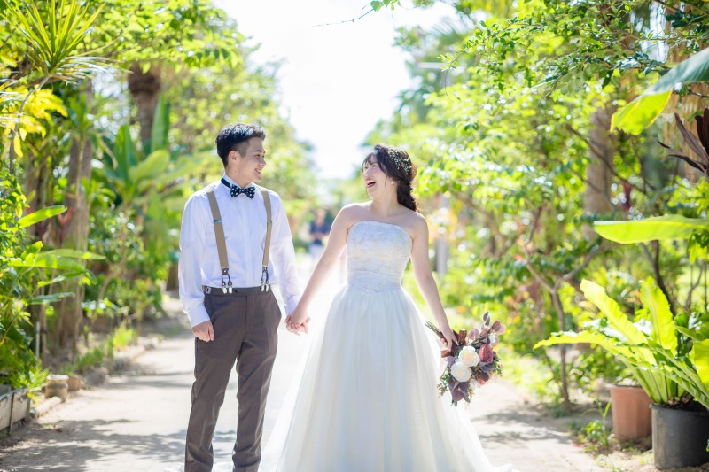 【沖縄本島】\南国リゾートを満喫♪/ビーチ&亜熱帯グリーンフォト♪選び放題のドレス&ヘアメイクもすべて込♪