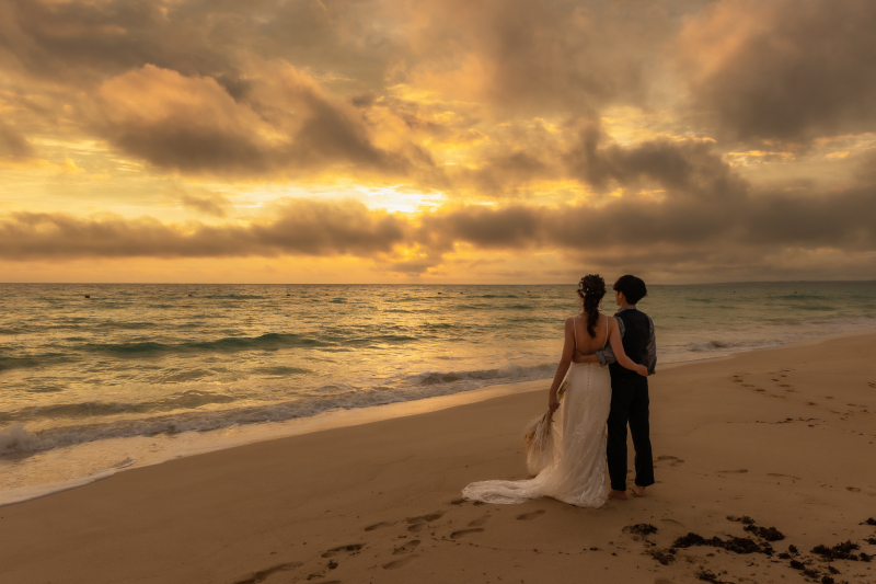 【宮古島】沖縄だからこそ叶えたい!\オレンジに輝くサンセット撮影付★*/選べるドレス&安心のプロヘアメイク付