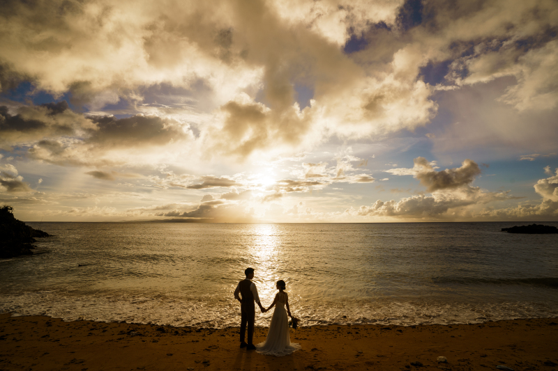 【石垣島】沖縄だからこそ叶えたい!\オレンジに輝くサンセット撮影付★*/選べるドレス&安心のプロヘアメイク付