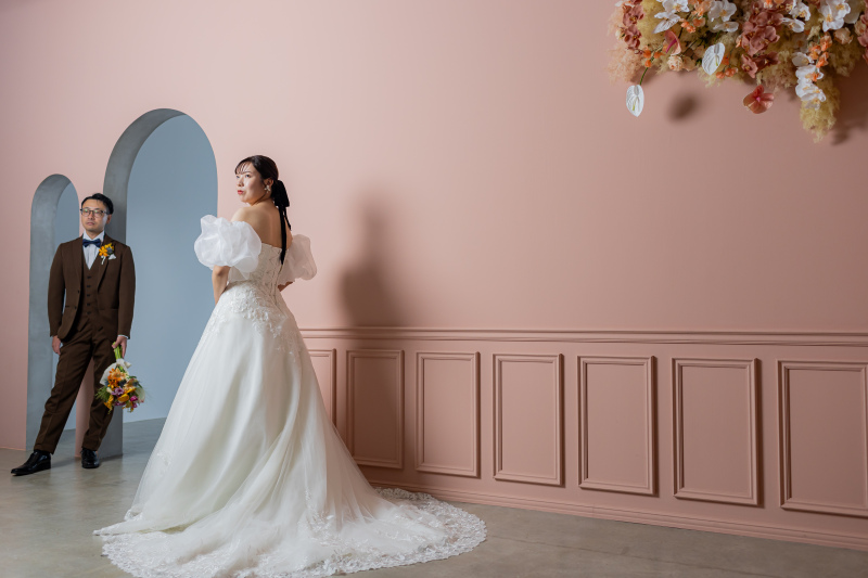 ポージングでクールな雰囲気も。