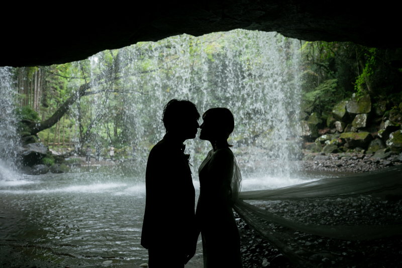滝の裏でシルエット撮影！