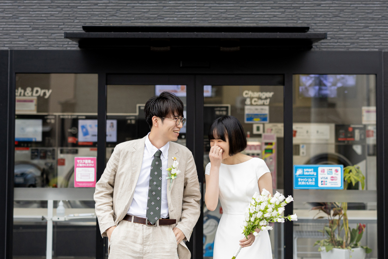 コインランドリー前での撮影からスタート！