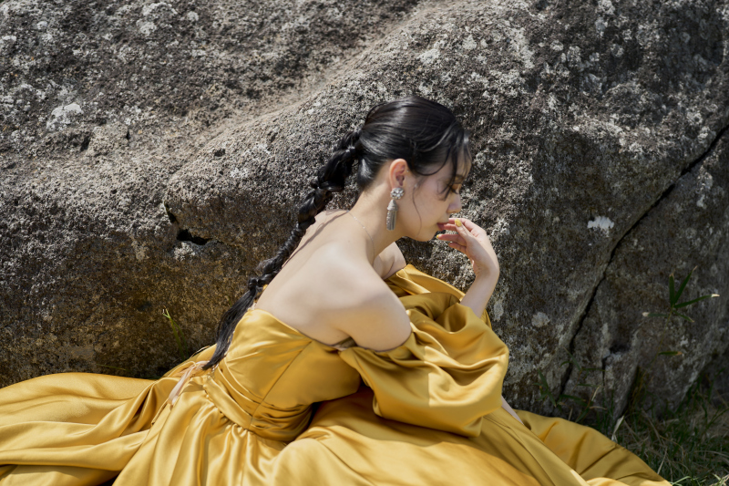 存在感を放つカラードレス