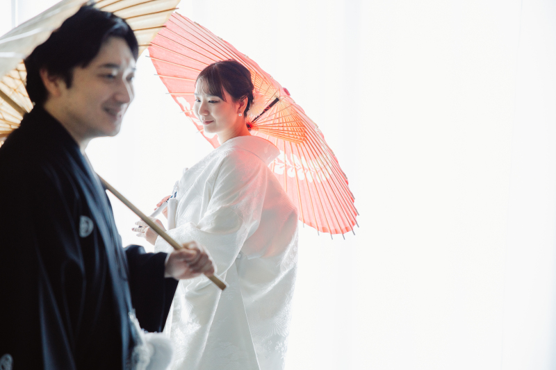 和傘が彩るお２人