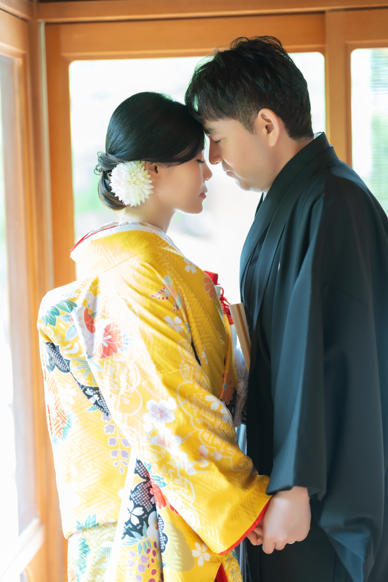 目を閉じて
