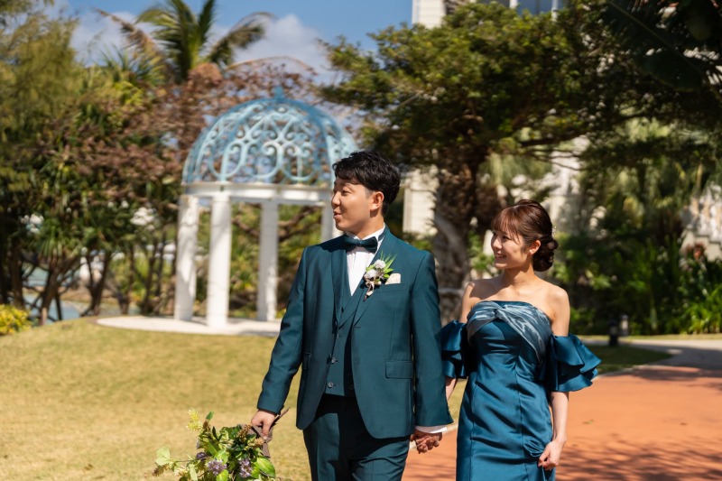 ガゼボをバックにお散歩ショット♪