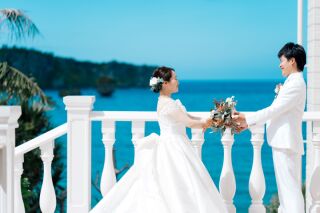 純白のドレスで