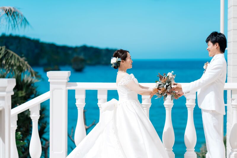 純白のドレスで