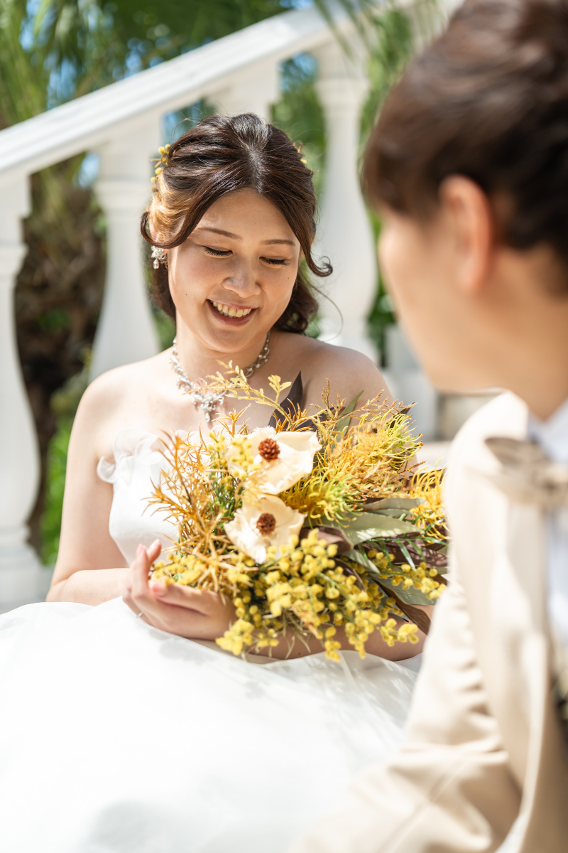 大階段に座るおふたり♡