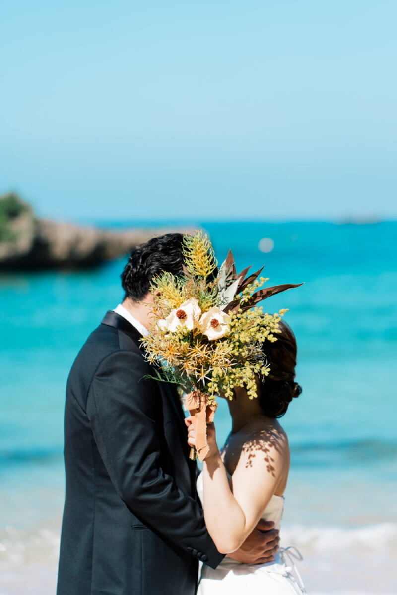 ブーケで顔隠し