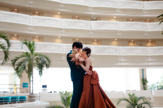 テラコッタドレス× ブルーグリーンタキシード