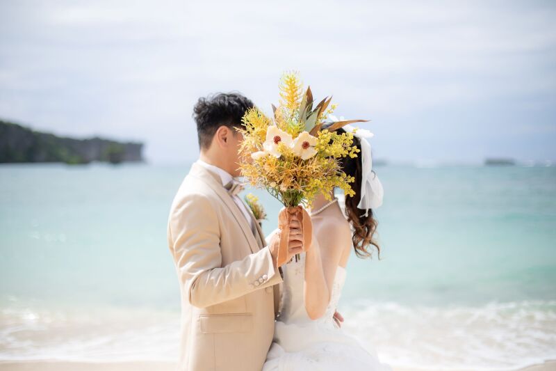 ブーケで顔隠し