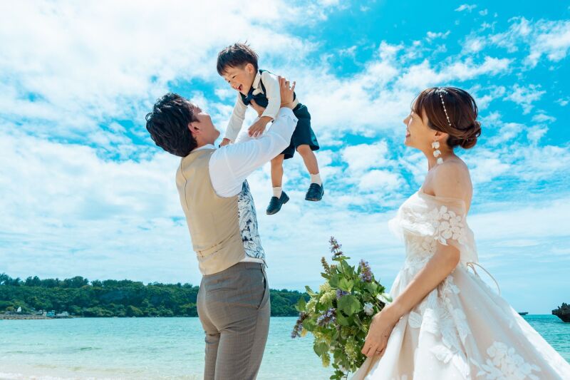 【ファミリーフォトプラン】ベビーシッター込み&飾れるフォトボード後日納品♡|ビーチ100カット|全データ納品&色調|雨天保証込み