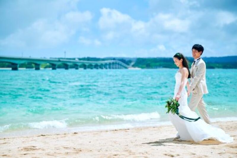 【雨天保証付／古宇利島 空と海の教会】挙式つきプラン❀チャペル＆ビーチ100カット｜洋装1点｜全データ｜ヘアメイクこみこみ♬