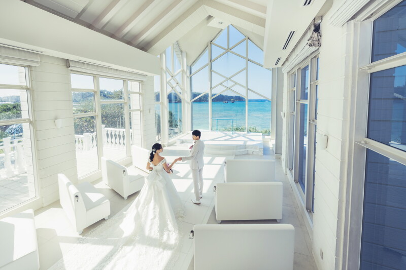 【シンプルセレモニープラン】~海と緑に囲まれたガラスのチャペルで愛を誓う~|洋装1点|ヘアメイク|お写真1枚プラン