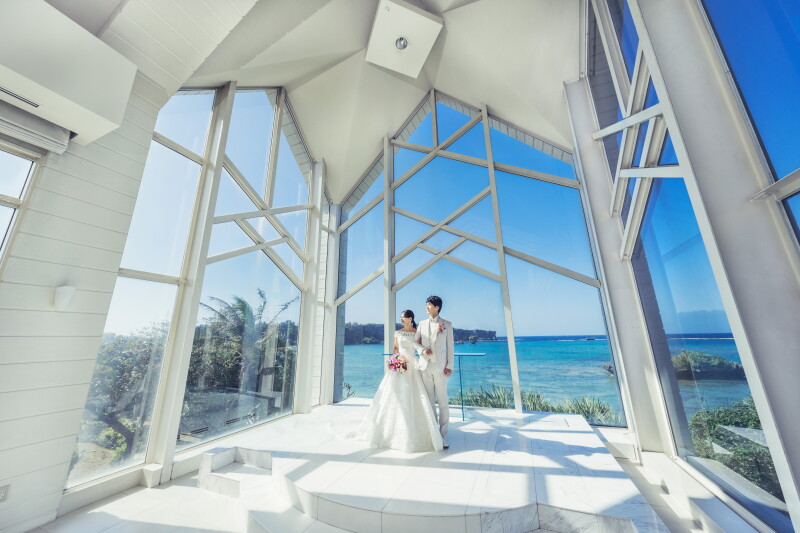 【シンプルセレモニープラン】~海と緑に囲まれたガラスのチャペルで愛を誓う~|洋装1点|ヘアメイク|お写真1枚プラン
