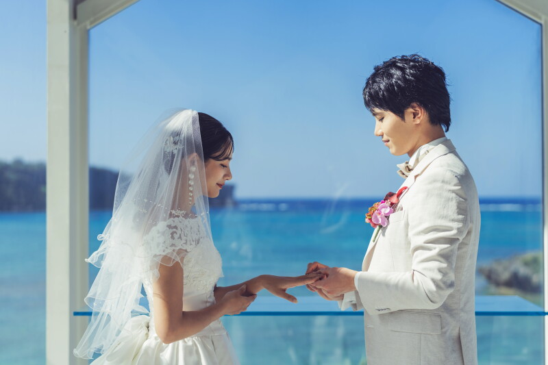 【シンプルセレモニープラン】~海と緑に囲まれたガラスのチャペルで愛を誓う~|洋装1点|ヘアメイク|お写真1枚プラン