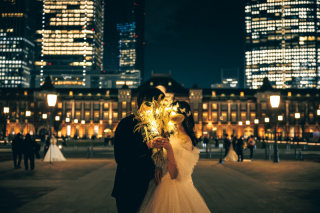 The oneday photo wedding_夜の東京駅周辺ロケ(和田倉門や明治安田生命前で夜景撮影)