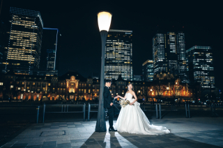 The oneday photo wedding_夜の東京駅周辺ロケ(和田倉門や明治安田生命前で夜景撮影)