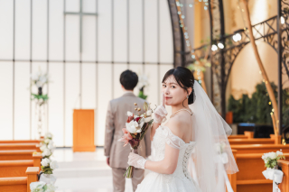 The oneday photo wedding_チャペルで叶える前撮り（洗練された空間でふたりらしい撮影を）